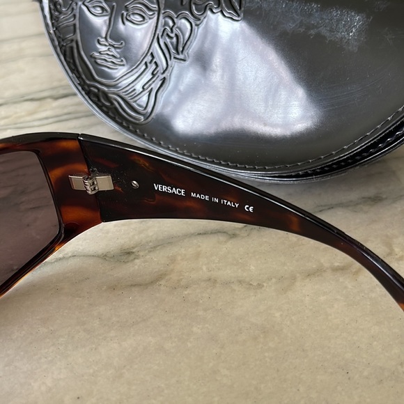 Vintage Versace women’s sunglasses - Picture 4 of 6